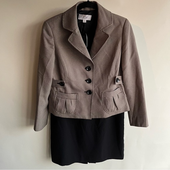 Le Suit Jackets & Blazers - Le Suit Blazer Skirt Suit Set Sz 8P 2 Piece EUC Women’s
